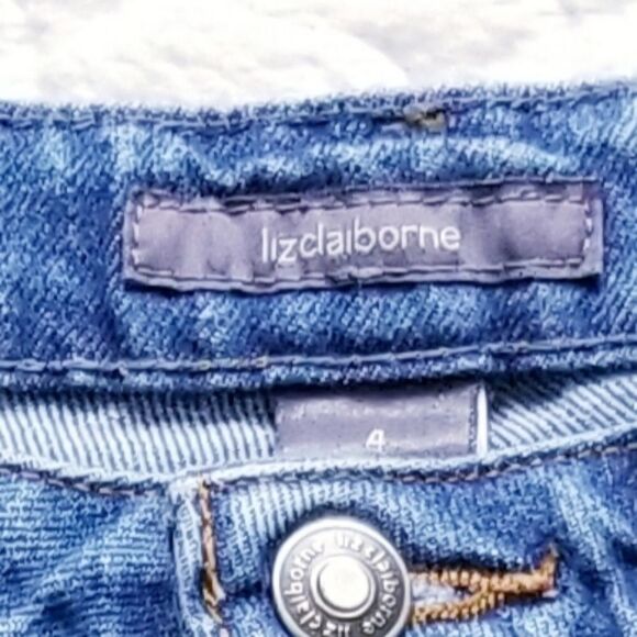 Cut-off denim shorts distressed raw hem jean 4 - Picture 8 of 8